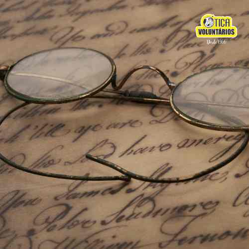 De Pedra de Leitura a Ícone de Estilo: A Fascinante Evolução dos Óculos